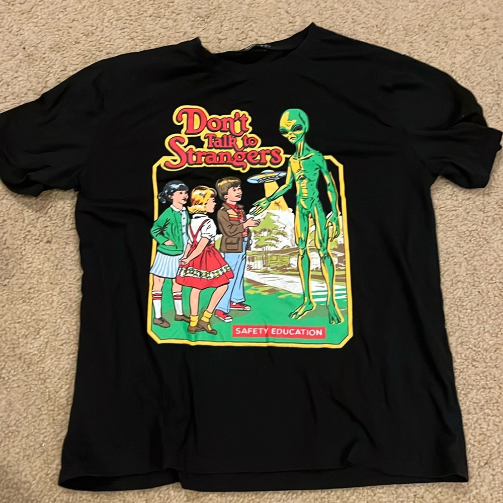 Don’t Talk to Stranger Black T-shirt men’s medium
